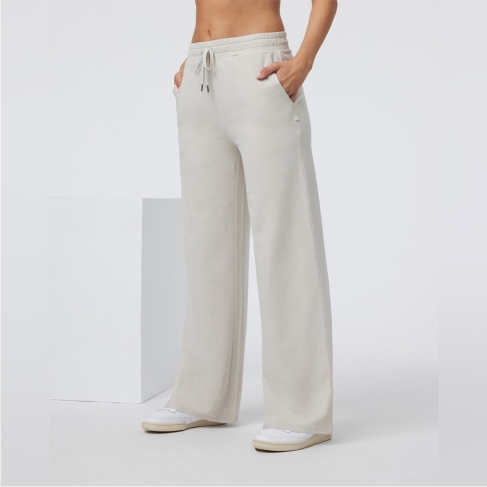 Vuori Halo Essential Wideleg Women's DreamKnit Pants in Ecru Heather